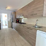 Celeste, Private Pool With Sea View, 15pers فيلة
