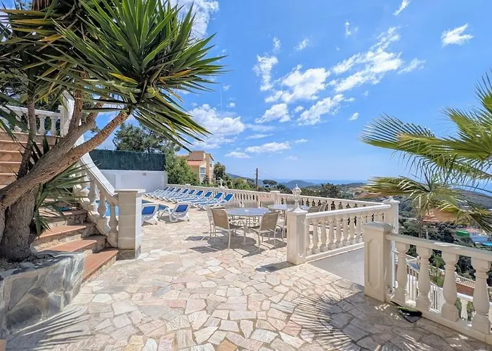 Celeste, Private Pool With Sea View, 15pers Villa Lloret de Mar