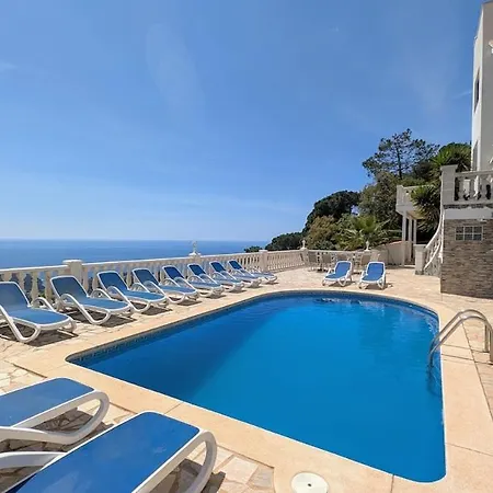 Celeste, Private Pool With Sea View, 15pers Vila *