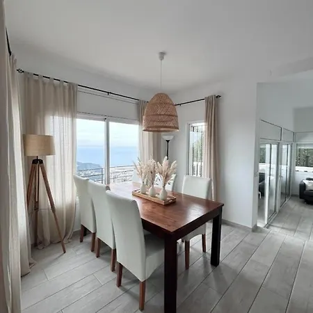 Вилла Celeste, Private Pool With Sea View, 15pers