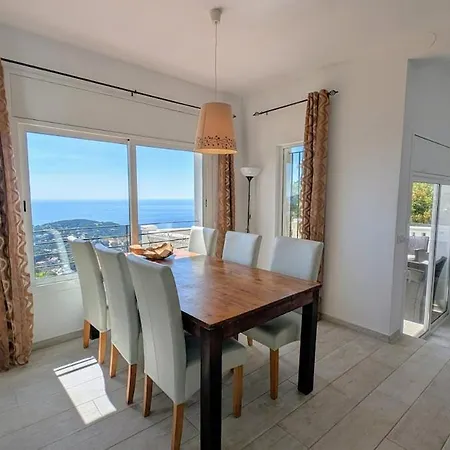 Celeste, Private Pool With Sea View, 15pers Villa Lloret de Mar