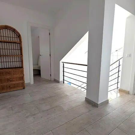 Вилла Celeste, Private Pool With Sea View, 15pers
