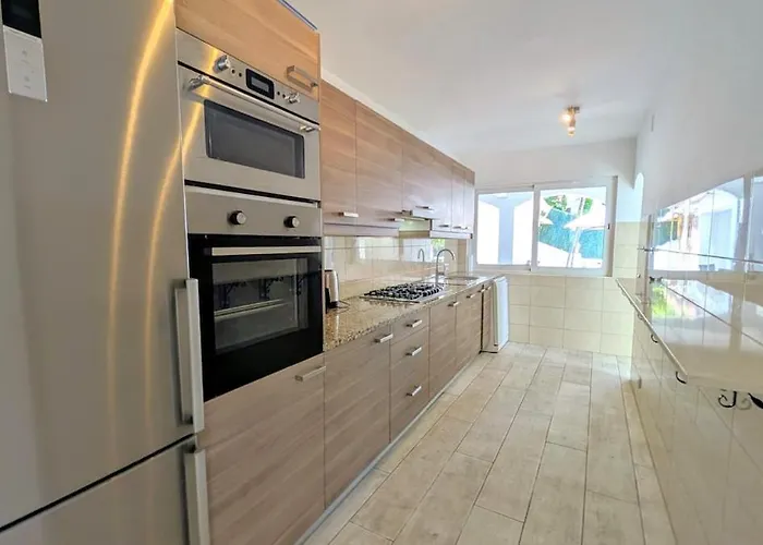 Celeste, Private Pool With Sea View, 15pers Vila Lloret de Mar