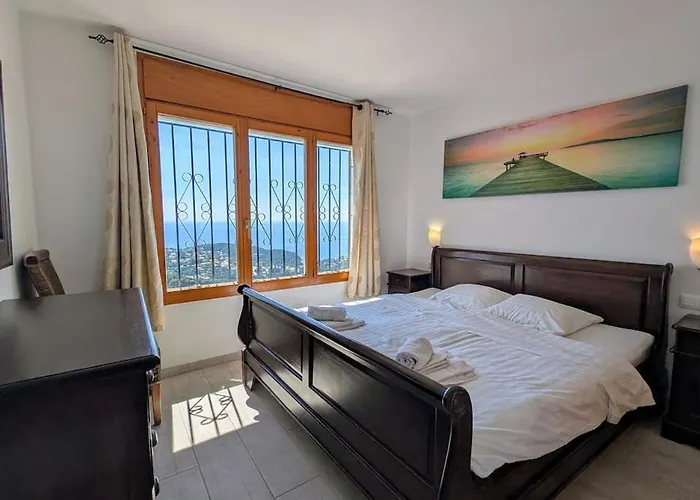 Celeste, Private Pool With Sea View, 15pers Villa Lloret de Mar